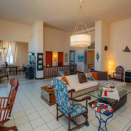 Captain's Mansion Exampela *