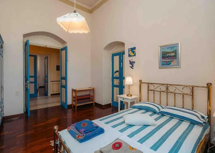 Captain's Mansion Exampela * Apollonia