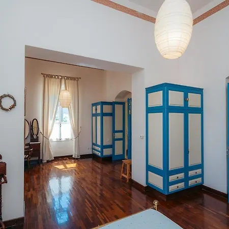 Captain's Mansion Exampela