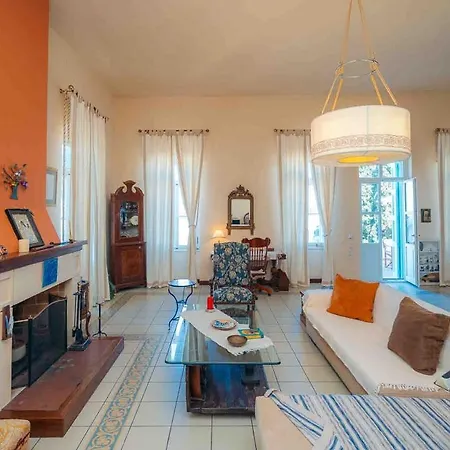 Captain's Mansion Exampela *