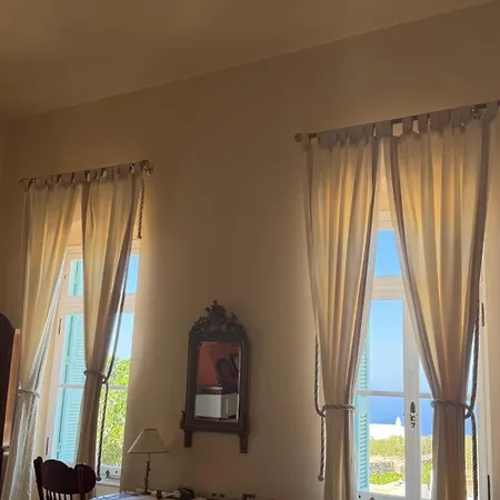 Captain's Mansion Exampela
