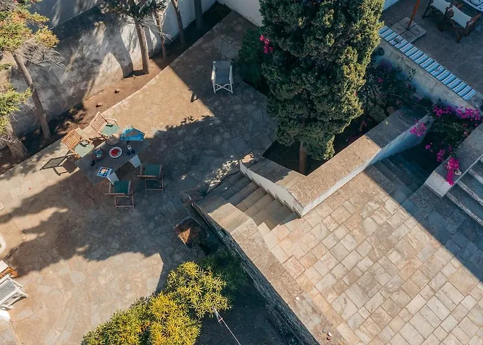 Captain's Mansion Exampela *