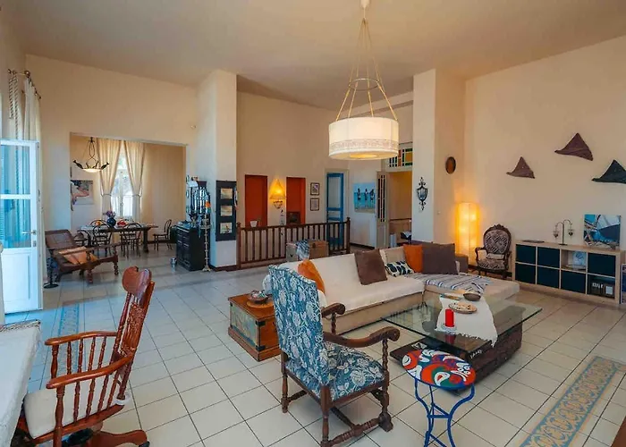 Captain's Mansion Exampela *